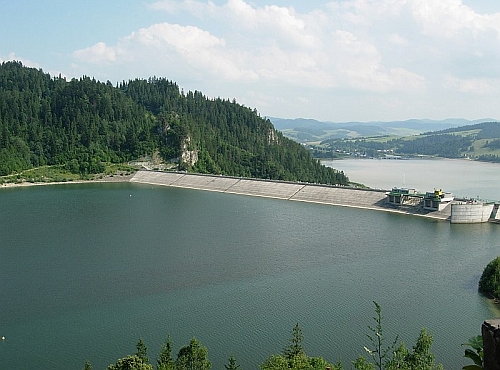Zbiornik Czorsztyski z zapor wodn na Dunajcu w Niedzicy